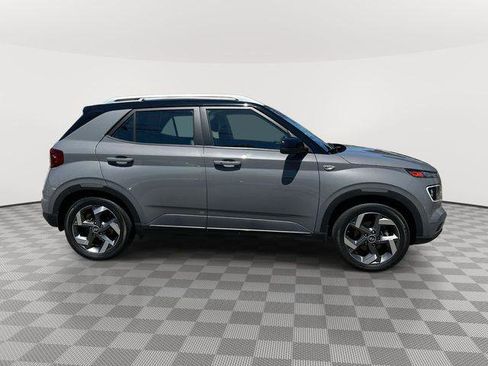 Used 2022 Hyundai Venue Limited FWD image 2