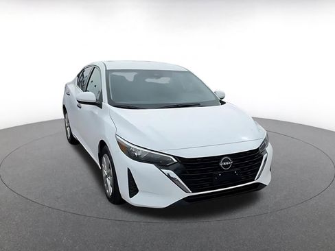 Used 2025 Nissan Sentra S image 3