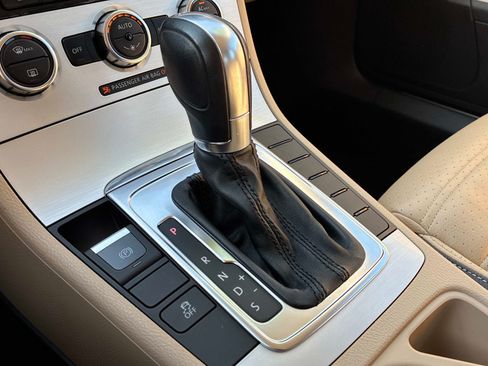 Used 2013 Volkswagen CC Sport FWD image 27