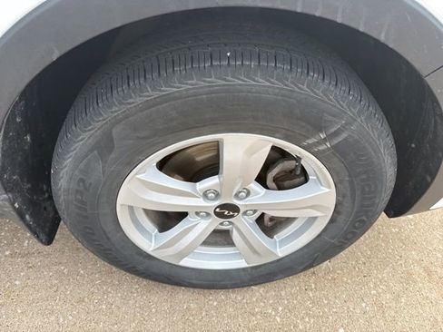 Used 2022 Kia Sorento LX image 25