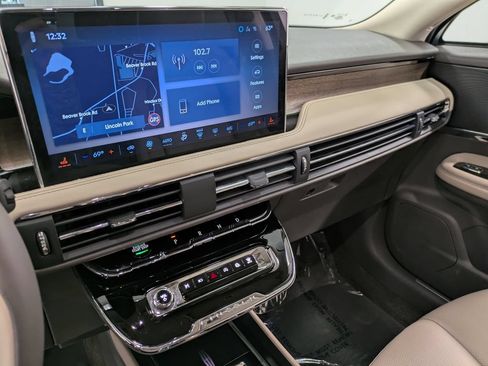 Used 2023 Lincoln Corsair Reserve FWD image 11