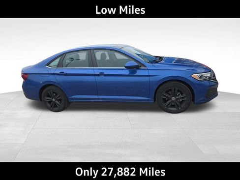 Used 2023 Volkswagen Jetta SE image 2