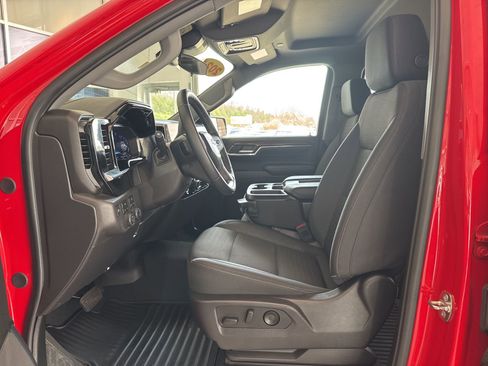 Used 2024 Chevrolet Silverado 1500 LT AWD/4WD image 17