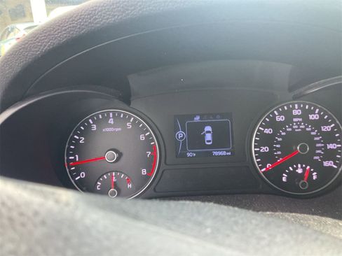 Used 2018 Kia Optima LX w/ 17" Alloy Wheels Package FWD image 13