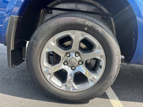 Used 2018 RAM 1500 Laramie AWD/4WD image 11