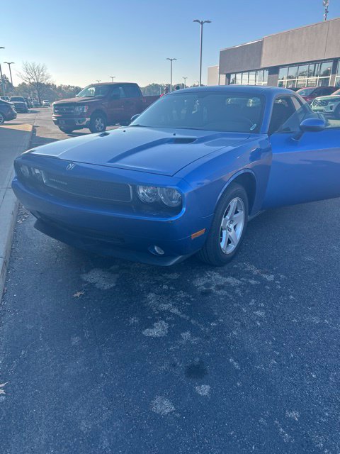 Used 2010 Dodge Challenger SE RWD image 2