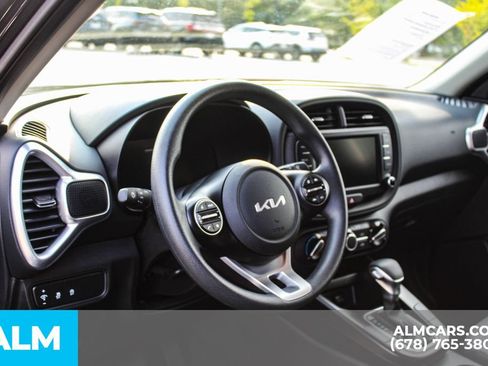 Used 2025 Kia Soul LX w/ LX Technology Package FWD image 30