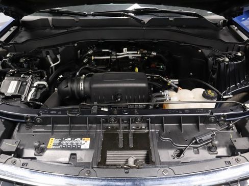 Used 2023 Ford Explorer XLT w/ Equipment Group 202A AWD/4WD image 18