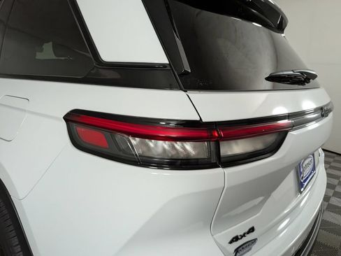 Certified 2025 Jeep Grand Cherokee Limited w/ Black Appearance Package AWD/4WD image 11