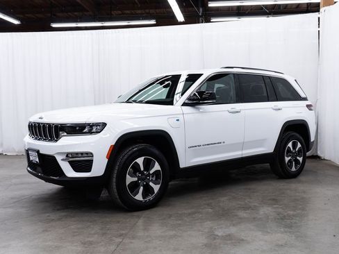 Used 2023 Jeep Grand Cherokee 4WD 4xe image 3
