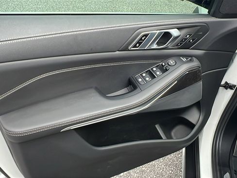 Used 2022 BMW X5 sDrive40i w/ Premium Package image 11