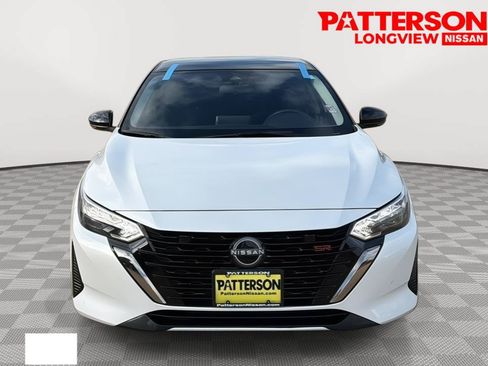 Used 2025 Nissan Sentra SR FWD image 2