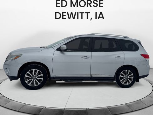 Used 2013 Nissan Pathfinder SL image 2