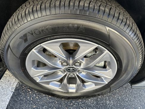 Used 2025 Toyota Sienna XLE image 6