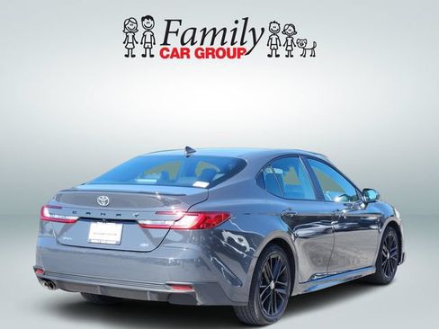 Used 2025 Toyota Camry SE FWD image 4