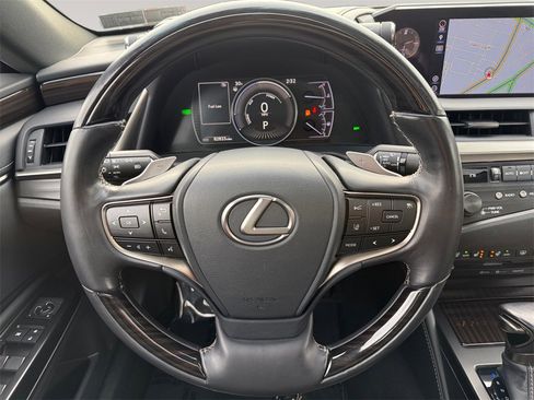 Used 2019 Lexus ES 300h w/ Luxury Package image 12
