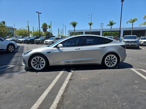 Used 2022 Tesla Model 3 Long Range AWD/4WD image 4