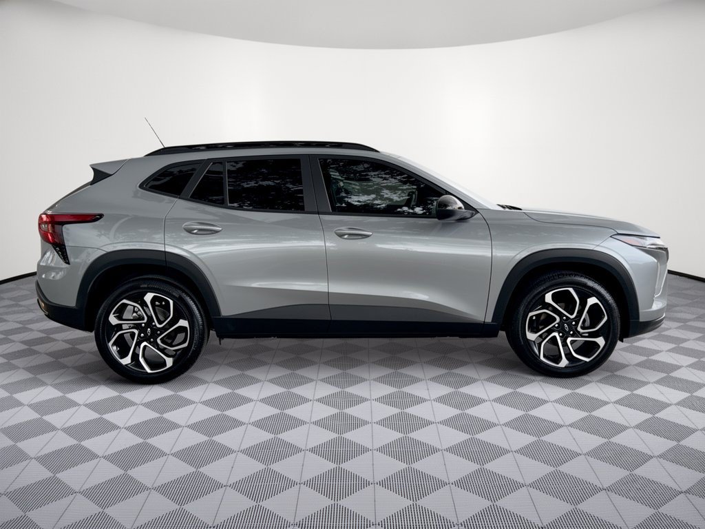 Certified 2026 Chevrolet Trax RS w/ Sunroof Package FWD image 8