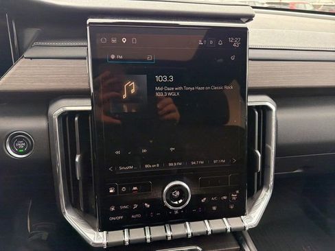 Used 2024 GMC Acadia Denali w/ Super Cruise Package image 21