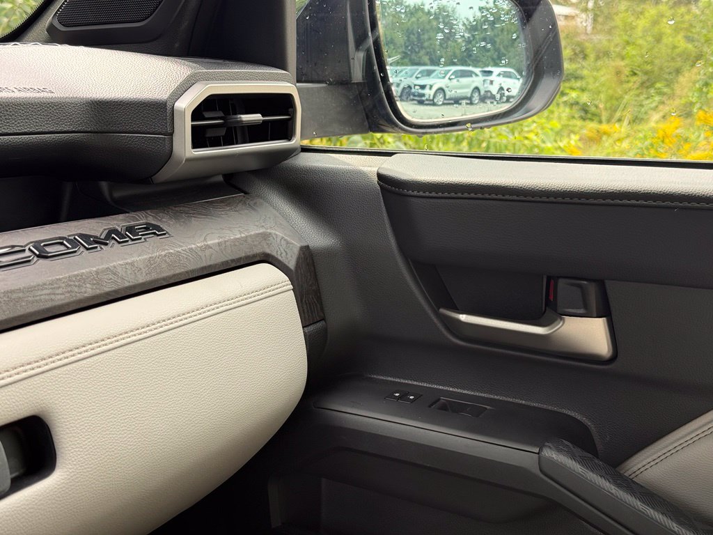Used 2025 Toyota Tacoma Limited AWD/4WD image 48