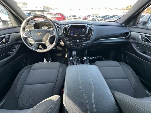 Used 2022 Chevrolet Traverse LT image 20