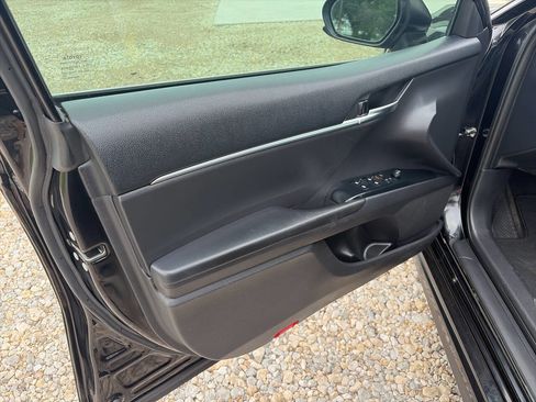 Used 2020 Toyota Camry SE FWD image 10