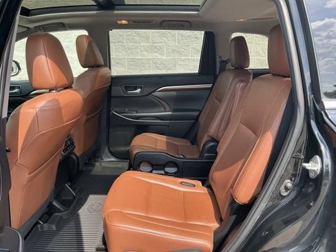 Used 2019 Toyota Highlander Limited Platinum AWD/4WD image 28