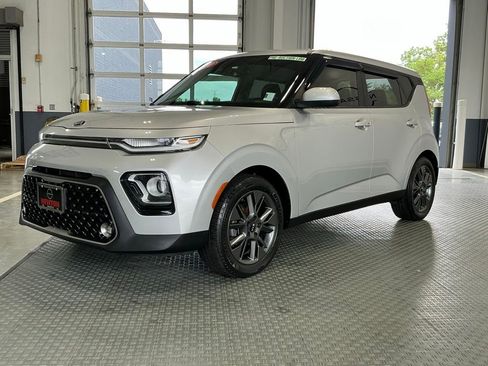 Used 2020 Kia Soul EX FWD image 2