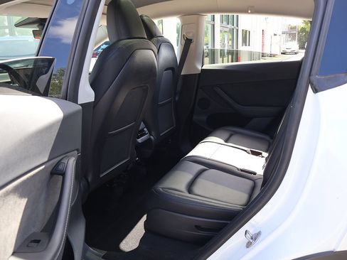 Used 2023 Tesla Model Y Long Range AWD/4WD image 33