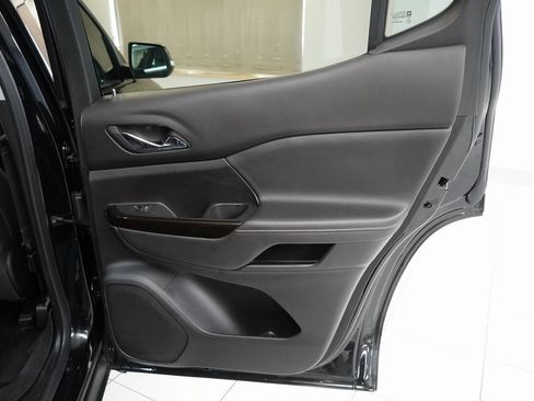 Certified 2023 GMC Acadia AT4 w/ Preferred Package image 31