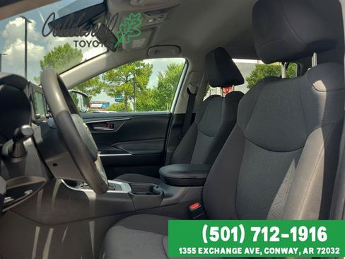 Used 2021 Toyota RAV4 XLE FWD image 11