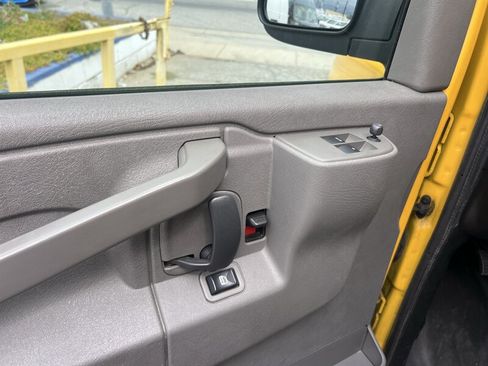 Used 2021 GMC Savana 3500 w/ Power Convenience Package RWD image 8