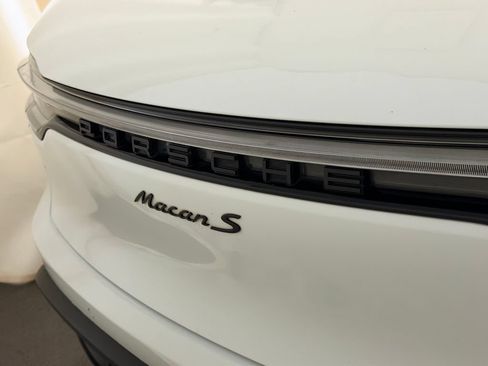 Certified 2024 Porsche Macan S AWD/4WD image 26