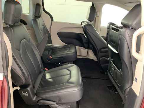 Used 2017 Chrysler Pacifica Touring-L Plus w/ Advanced Safetytec Group image 35