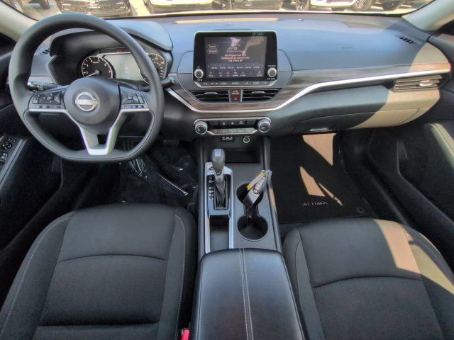 Used 2025 Nissan Altima 2.5 SV FWD image 13