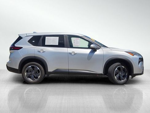 Used 2024 Nissan Rogue SV FWD image 3