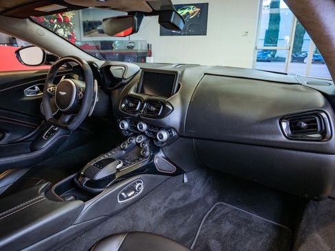 Used 2020 Aston Martin V8 Vantage Coupe image 17