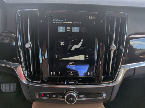 Used 2018 Volvo S90 T5 Momentum w/ Convenience Package FWD image 19