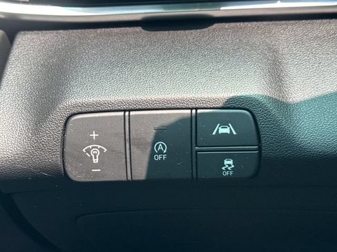 Used 2022 Hyundai Elantra SE FWD image 24
