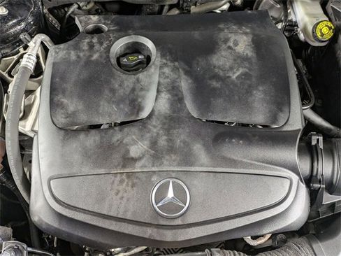 Used 2017 Mercedes-Benz GLA 250 4MATIC image 33