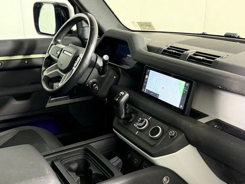 Used 2020 Land Rover Defender 110 SE AWD/4WD image 34