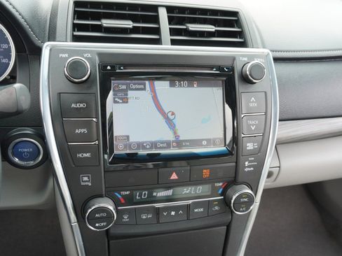 Used 2015 Toyota Camry XLE w/ Moonroof Package FWD image 16