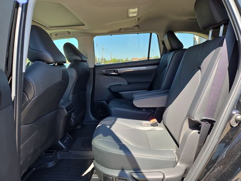 Used 2023 Toyota Highlander Limited AWD/4WD image 11
