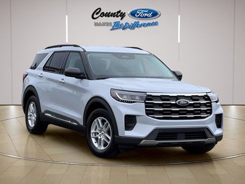 Used 2025 Ford Explorer Active image 1
