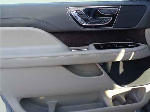 Used 2024 Lincoln Navigator L Reserve image 25