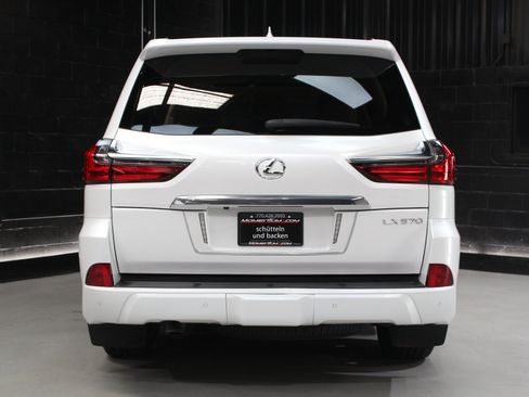 Used 2021 Lexus LX 570 4WD w/ Luxury Package image 12
