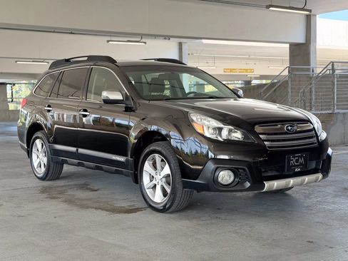 Used 2013 Subaru Outback 3.6R Limited AWD/4WD image 3