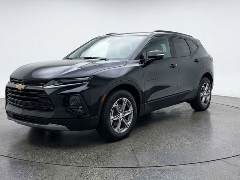 Used 2025 Chevrolet Blazer LT FWD image 3