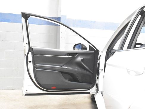 Used 2021 Toyota Camry LE AWD/4WD image 9