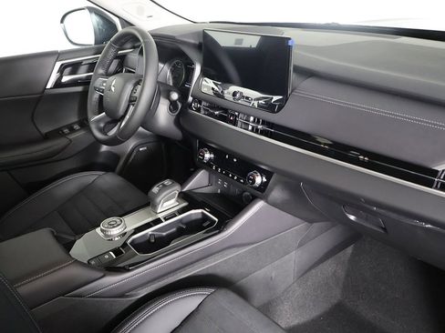 New 2026 Mitsubishi Outlander SE image 30